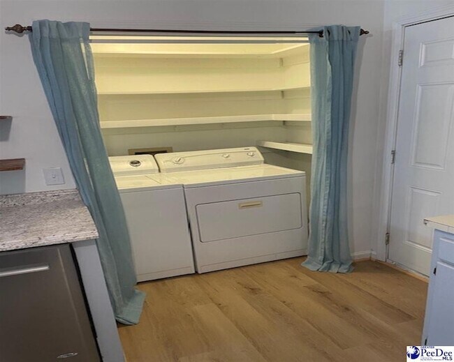 Foto del edificio - 1724 W Pine Lake Dr