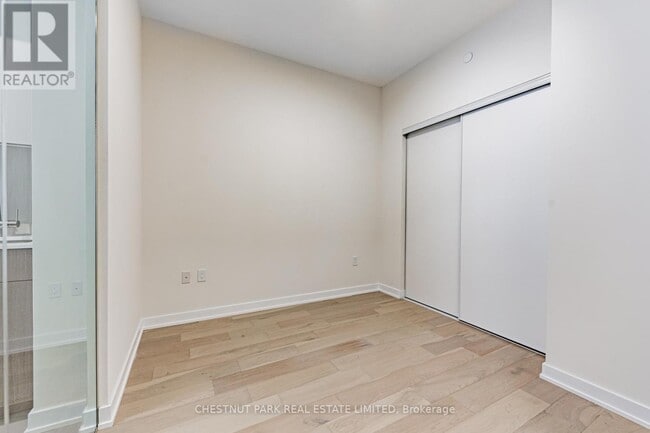 Photo du bâtiment - 840 St Clair Ave W