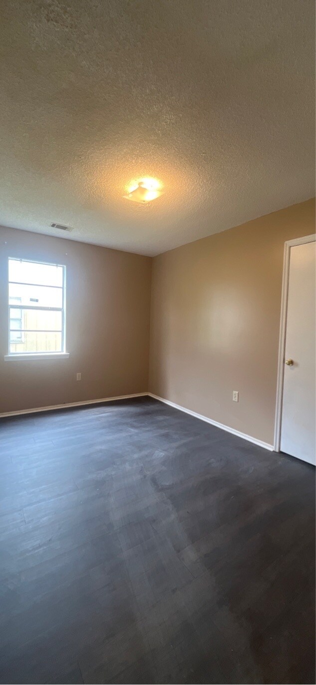 Foto del edificio - 310 Carriage Ln