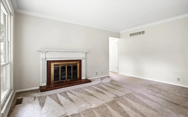 Foto del edificio - 3375 Brunswick Dr