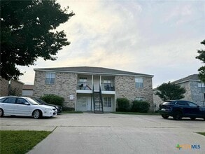 Building Photo - 3307 Hereford Ln