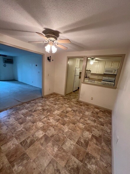 Foto del edificio - 655 W Lowell Ave