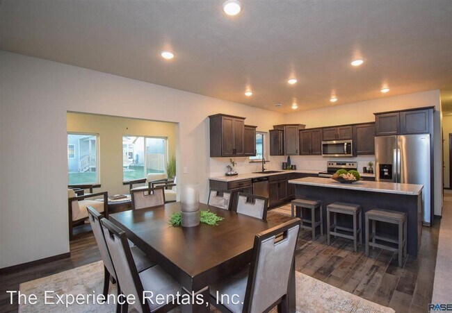 Building Photo - 3 br, 2.5 bath House - 5307 S Mumford