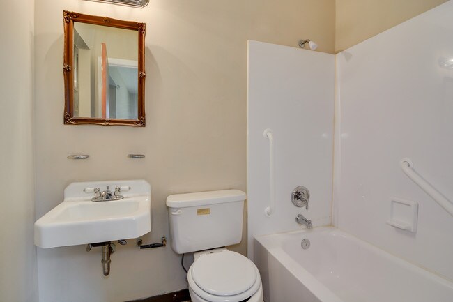 Foto del edificio - 3327 Hillis Rd