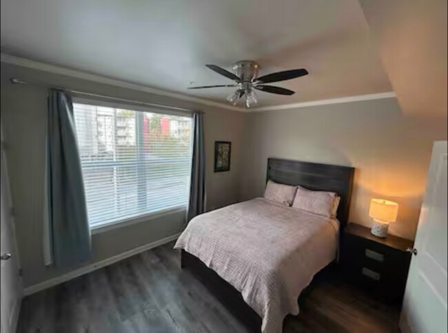 Foto del edificio - 305 W Second St