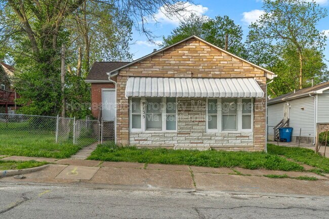 Foto del edificio - 7135 Woodrow Ave