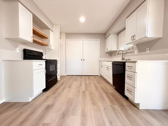 Building Photo - ***2607 Walker St***