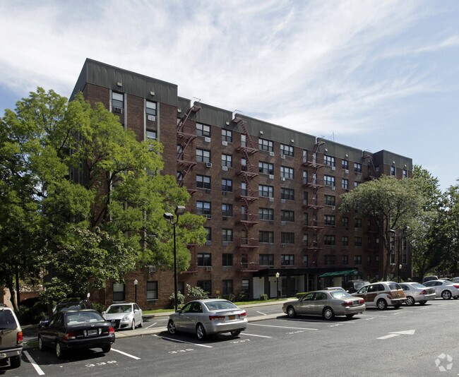 Primary Photo - 84-40 153rd Ave