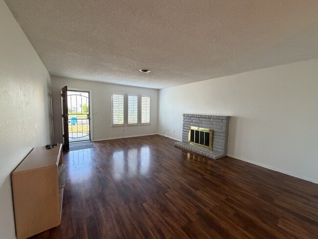 Building Photo - 1381 Hobart Dr