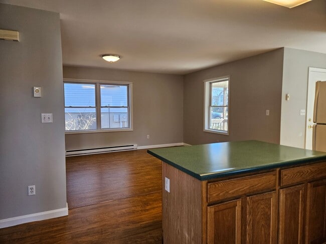 Foto del edificio - 2 Bedroom House Available November 10 2025