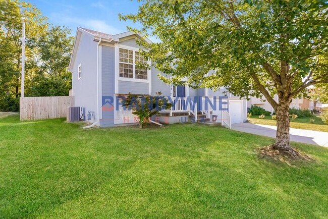 Building Photo - APPLY TODAY 1 MONTH FREE MOVE-IN SPECIAL!