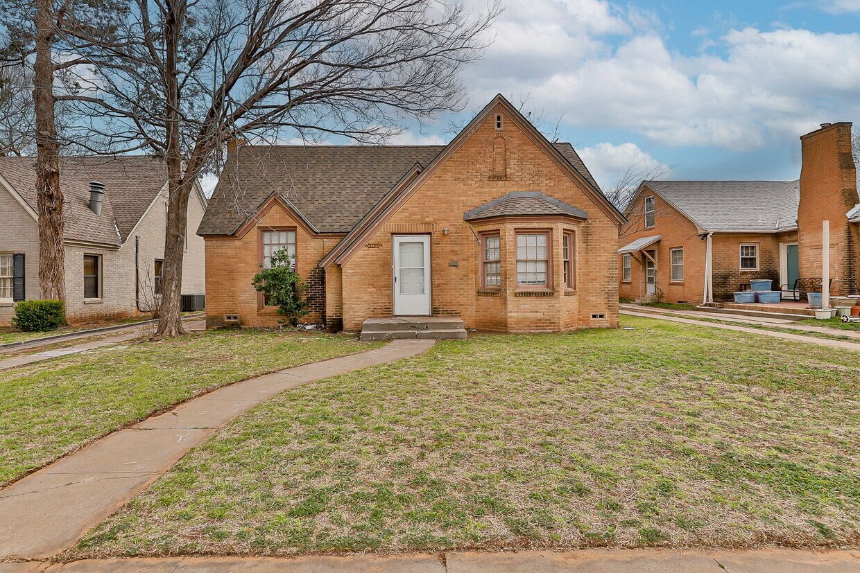 Foto principal - 3 bedroom less than 1 mile from Tech