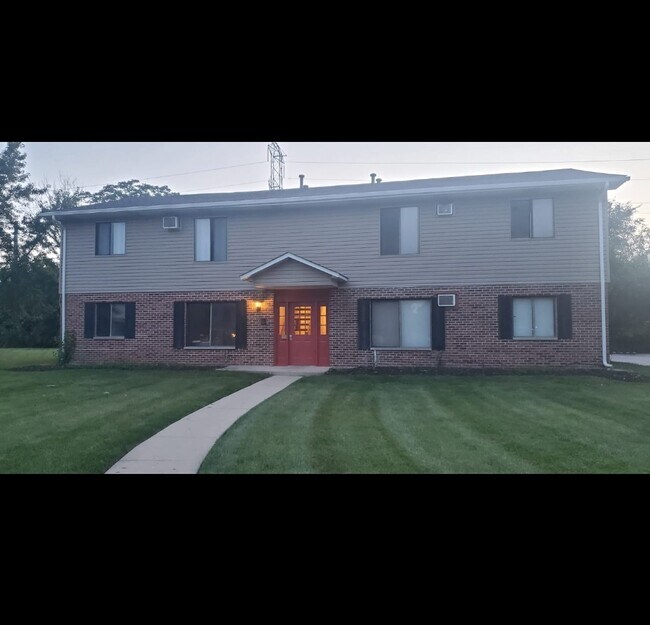 Building Photo - 430 Echo Ln