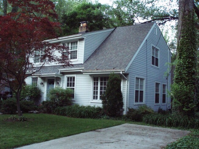 Front - 2207 Military Rd