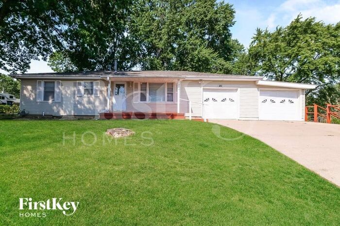 Foto principal - 7106 N Troost Ave