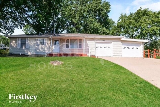 Building Photo - 7106 N Troost Ave