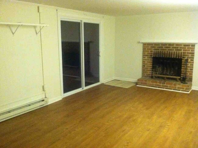 Foto del edificio - 112 Camelot Ct