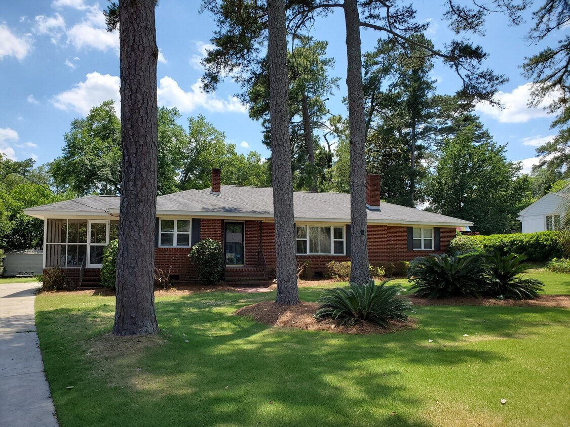Foto principal - 2212 Crestwood Dr