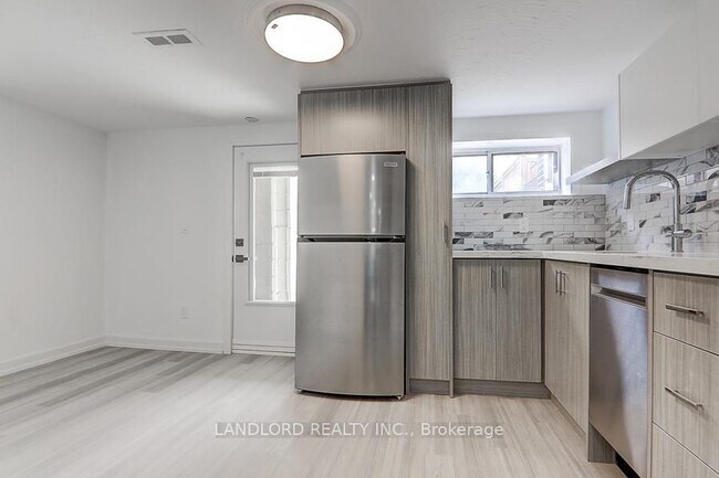 Photo du bâtiment - 56 Bicknell Ave