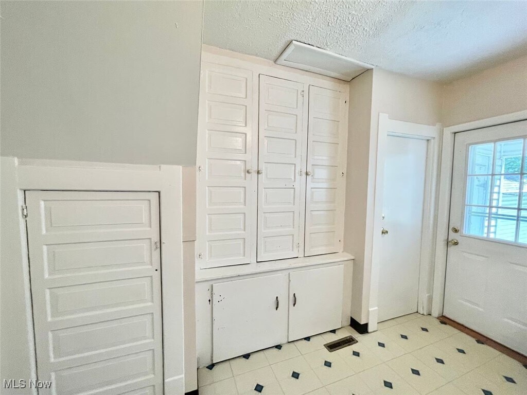 218 Gates Ave Elyria, OH 44035 – photo 2