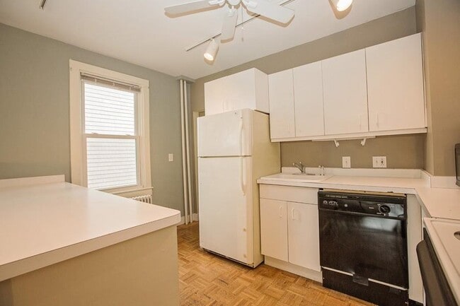 Building Photo - 15 Webster St