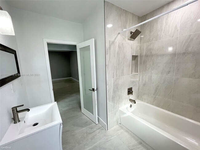 Foto del edificio - 3 br, 2 bath House - 529 NW 42nd St