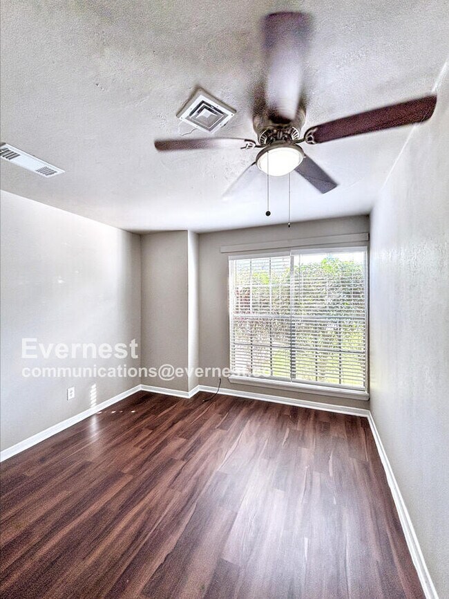 Foto del edificio - 6406 Guadalupe St