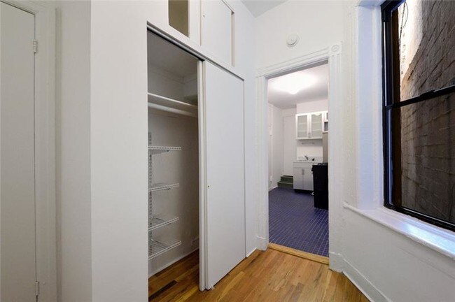 Foto del edificio - 255 W 15th St