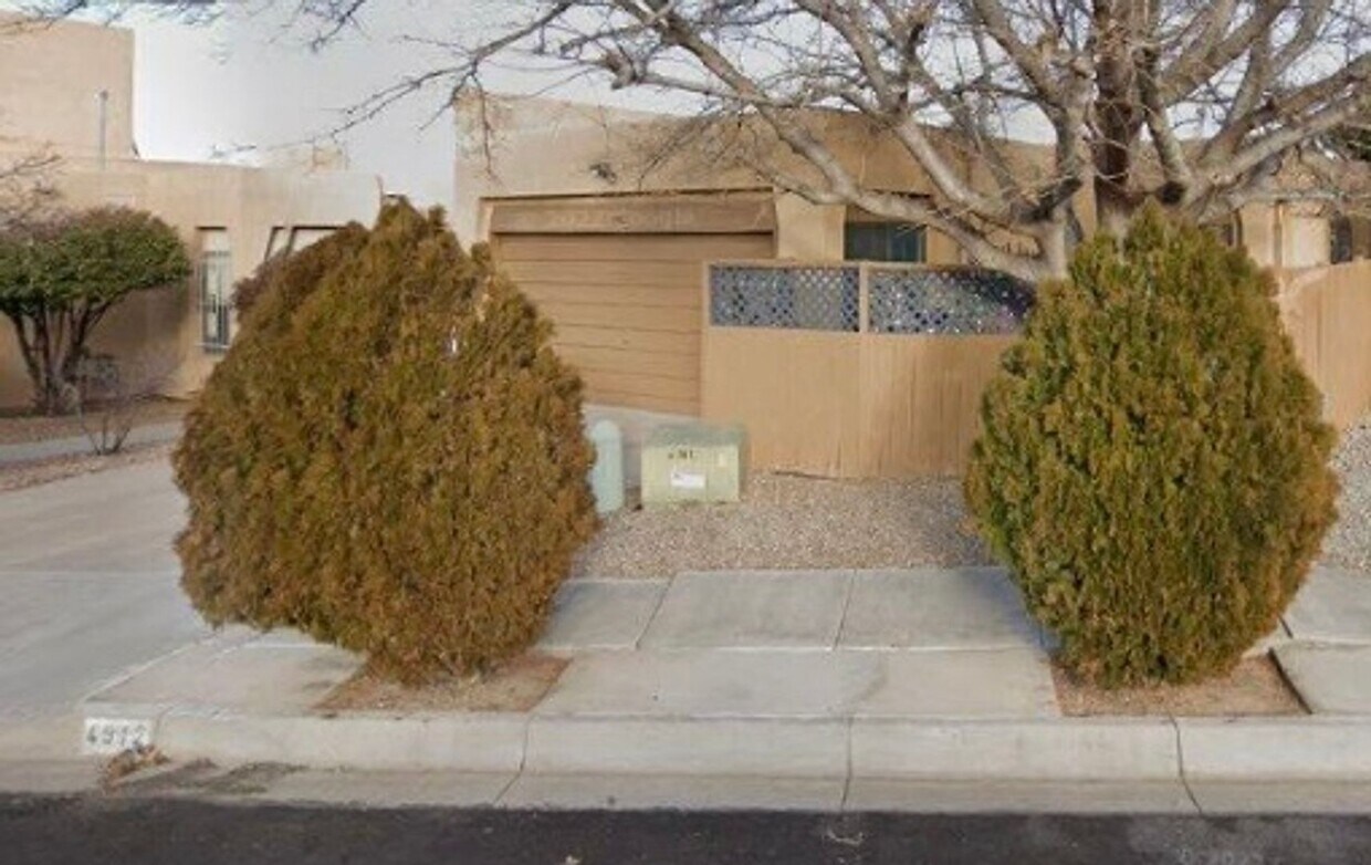 Primary Photo - Beautiful home located by petroglyphs