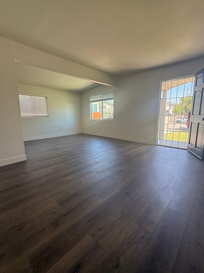 Photo - 11151 Duncan Ave (Lynwood, CA) Apartment