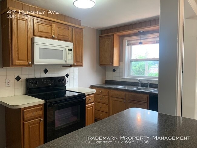 Building Photo - Very Nice 3 Bedroom Town Home