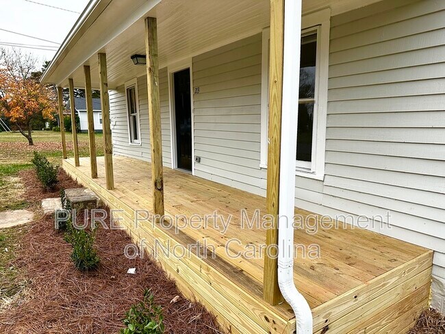 Foto del edificio - 213 Irma Ave