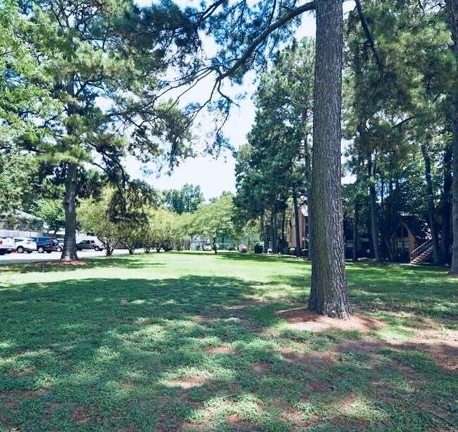 Foto del edificio - 16800 Sugar Pine Dr