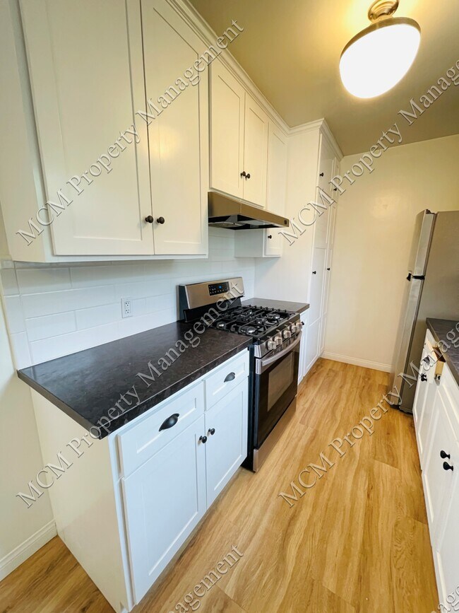 Unit #4 Kitchen - 1200 Crenshaw Blvd