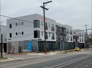 Building Photo - 2709 E 5th St.