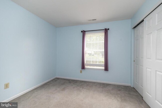Building Photo - 129 Horseshoe Dr
