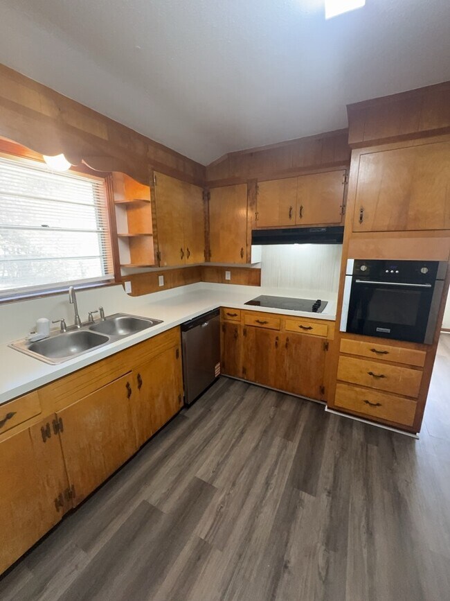 Building Photo - 2242 Castle Hill Dr