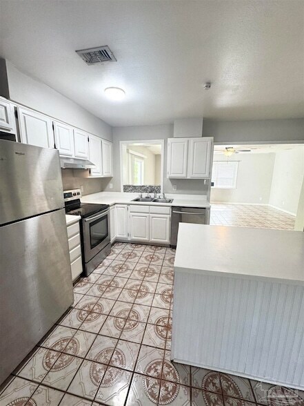 Foto del edificio - 802 Blue Springs Dr
