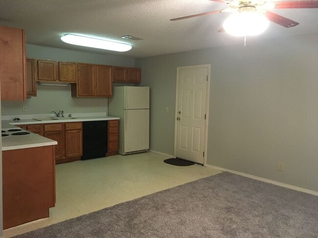 Foto del edificio - 404 Valley Dr