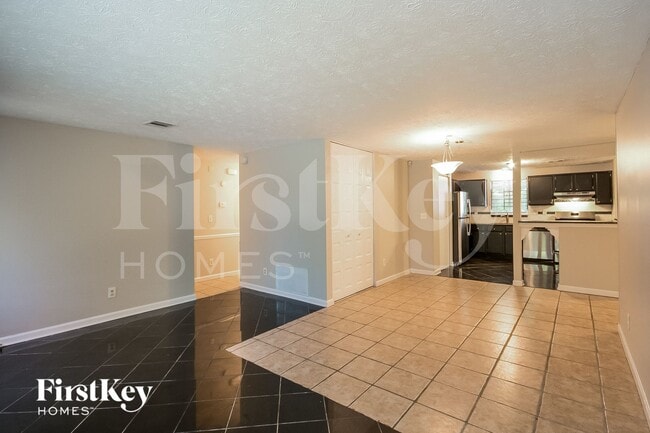 Foto del edificio - 5225 Martins Crossing Rd