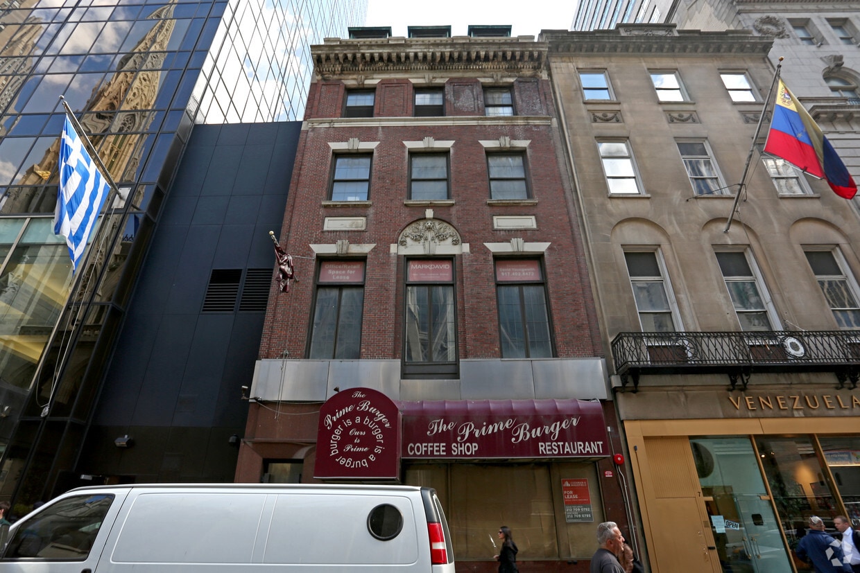 Building Photo - 5 E 51st St
