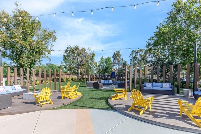 Building Photo - Vista Promenade