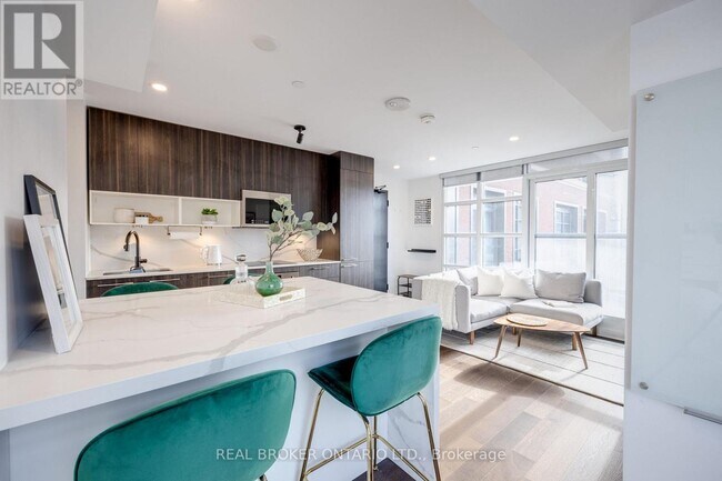 Photo du bâtiment - 501 Adelaide St W