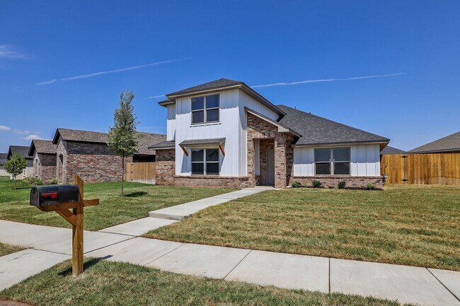 Building Photo - New Construction in City View!