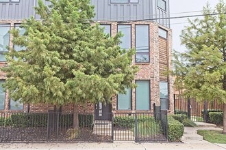 Building Photo - 1405 Bronson Ct