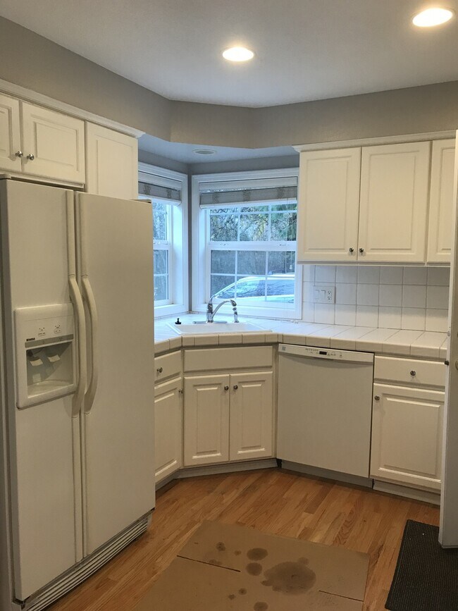 Building Photo - Available Now — A Rare NW Portland Gem with Space to Live, Work & Create