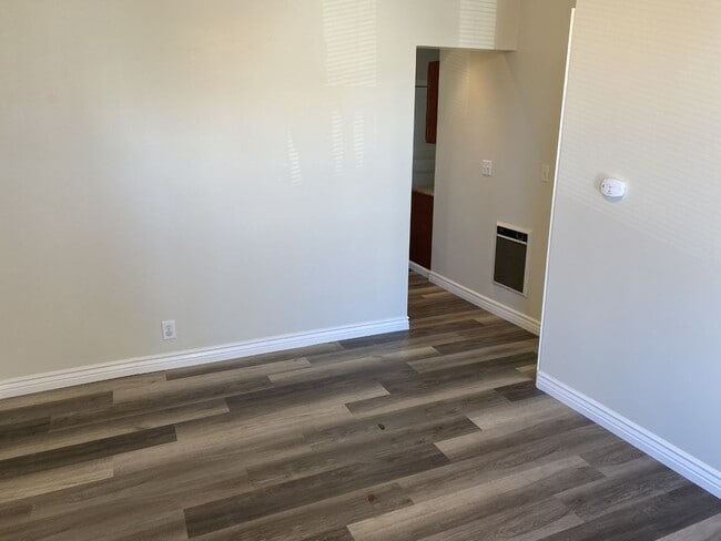 Building Photo - Adorable 2 bedroom 2 bath Apartment