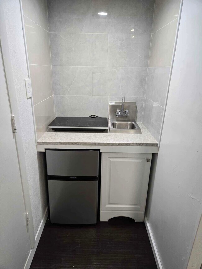 Foto del edificio - 4033 Sandpointe Dr