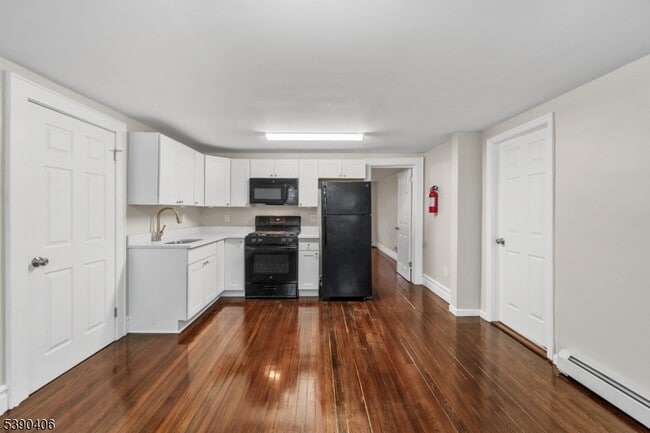 Building Photo - 76 Van Ness Terrace