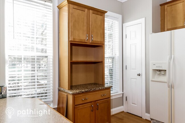 Foto del edificio - 148 W Savannah Ridge Rd, Holly Springs, NC...